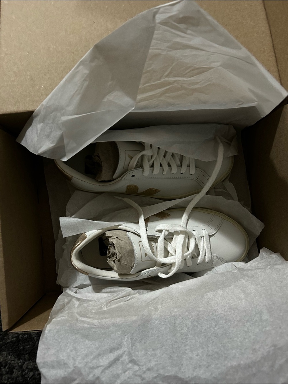 New in box Veja Esplar leather sneakers in white/gold - Picture 9 of 9